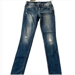 EUC- Silver Jeans ‘Audrey’ Low Rise Distressed Blue Denim